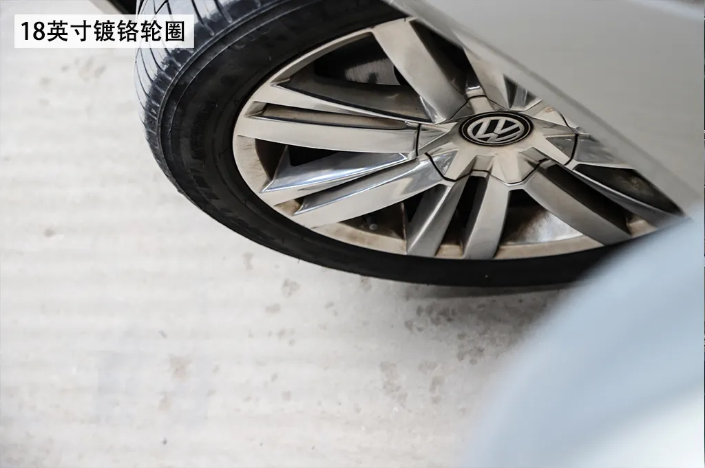 车长超5米，纵置发动机布局！试驾大众“神车”辉昂
