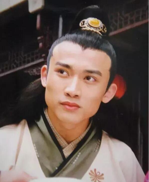 耳后见腮的男人面相_达一风水网