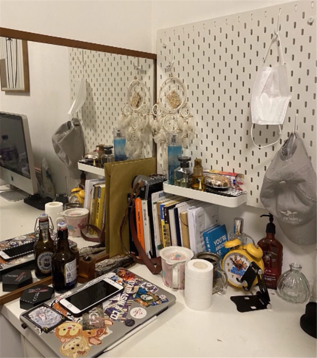 买不起房的香港夫妻，住在9㎡的小屋里，他们却说：住出了幸福感