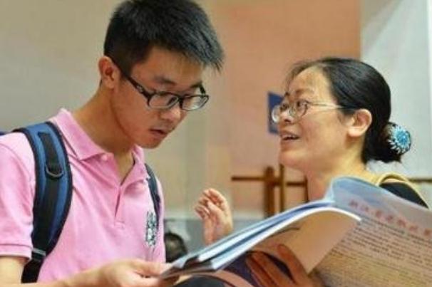 校园建筑独特的几所高校，号称“国产霍格沃茨”，魔幻气息十足