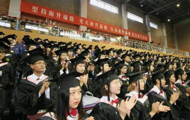 读大专的学生算不算大学生？众人看法不一致，官方给出正确答案