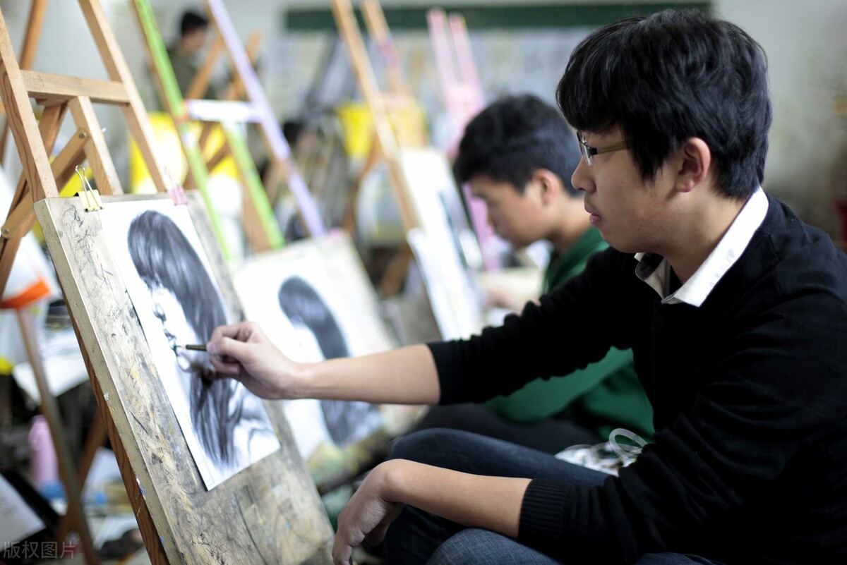 考八大美院有多难？本科升学率2%、硕士只有0.6%、博士仅占0.04%