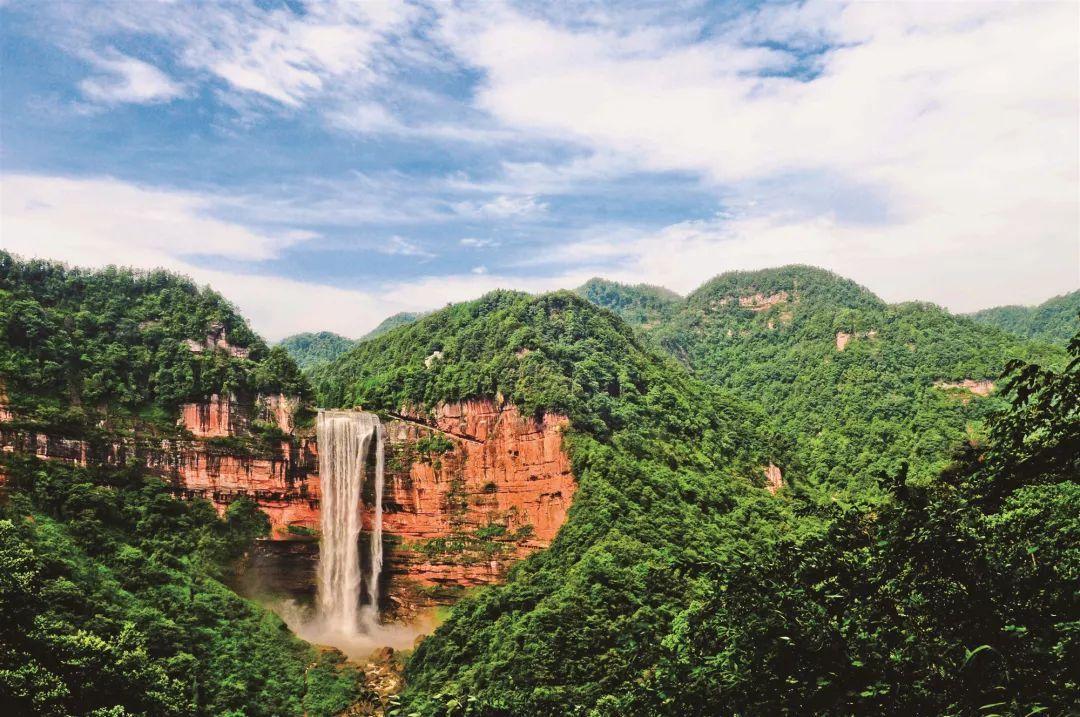 爱情山火了!重庆绝美景区,海拔最高超1700米,游客堪称空气真好