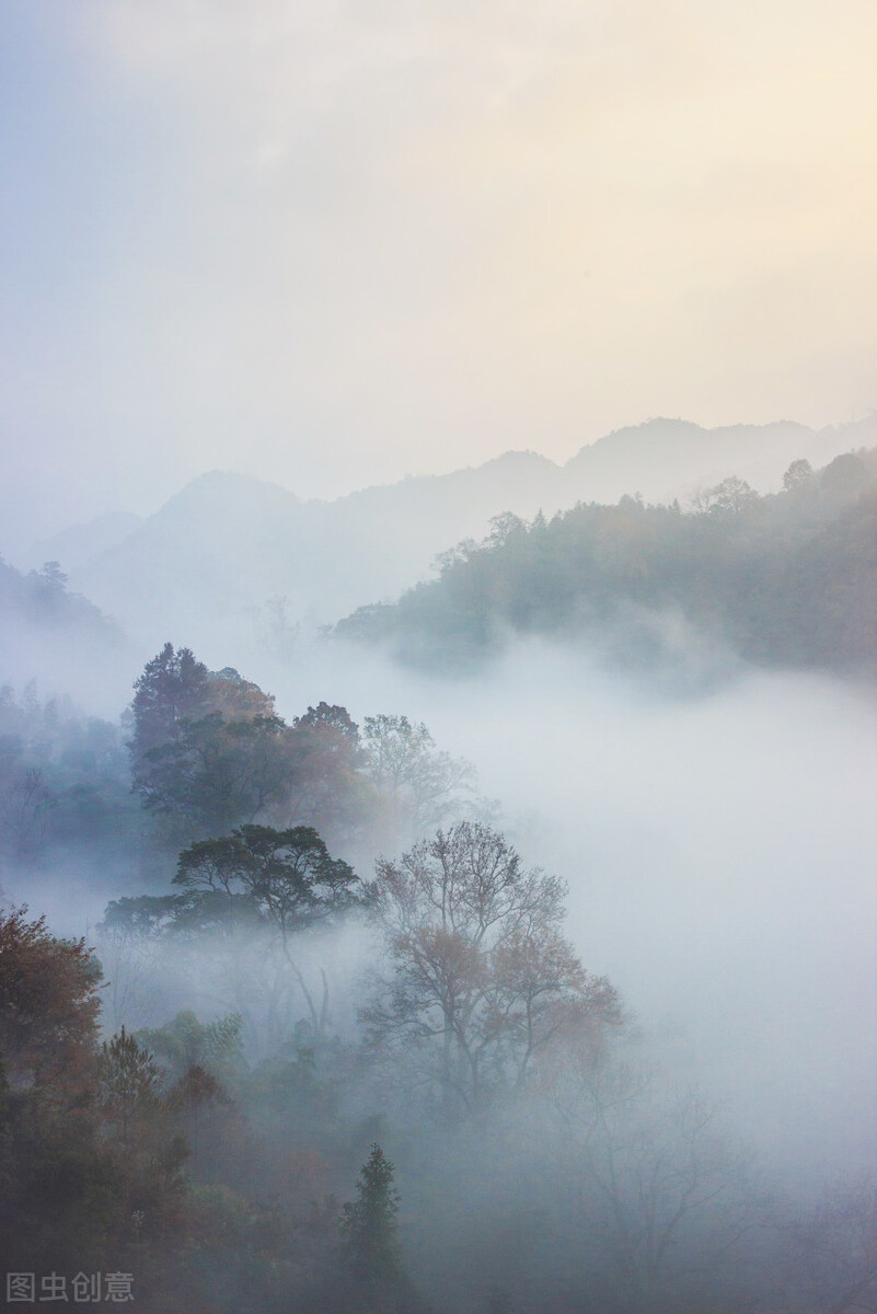 时光未央，静候流年，提笔万水千山，落纸红尘万卷
