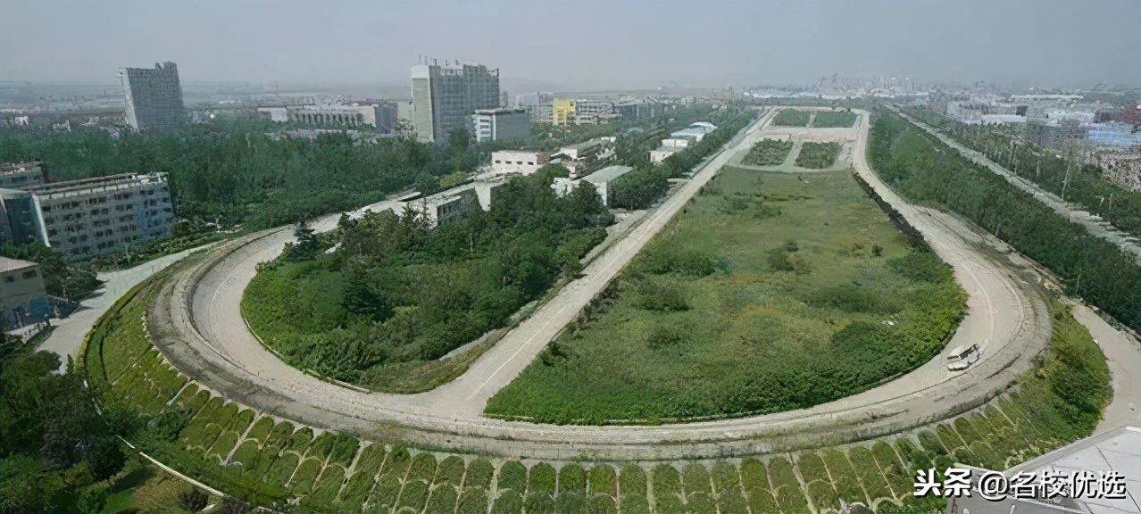 长安大学——学子戏称“草滩联合大学”