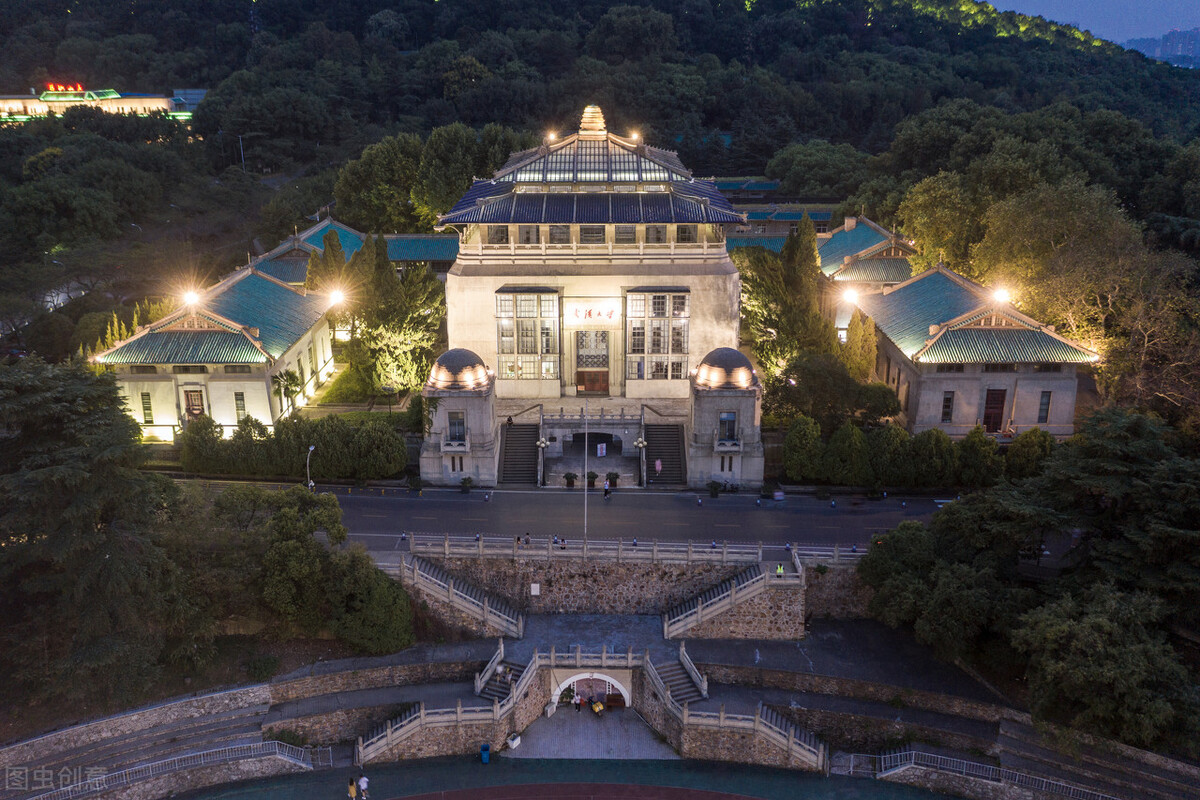 中國最美大學：隐匿在山坡上的古堡式校园VS偶像剧取景地