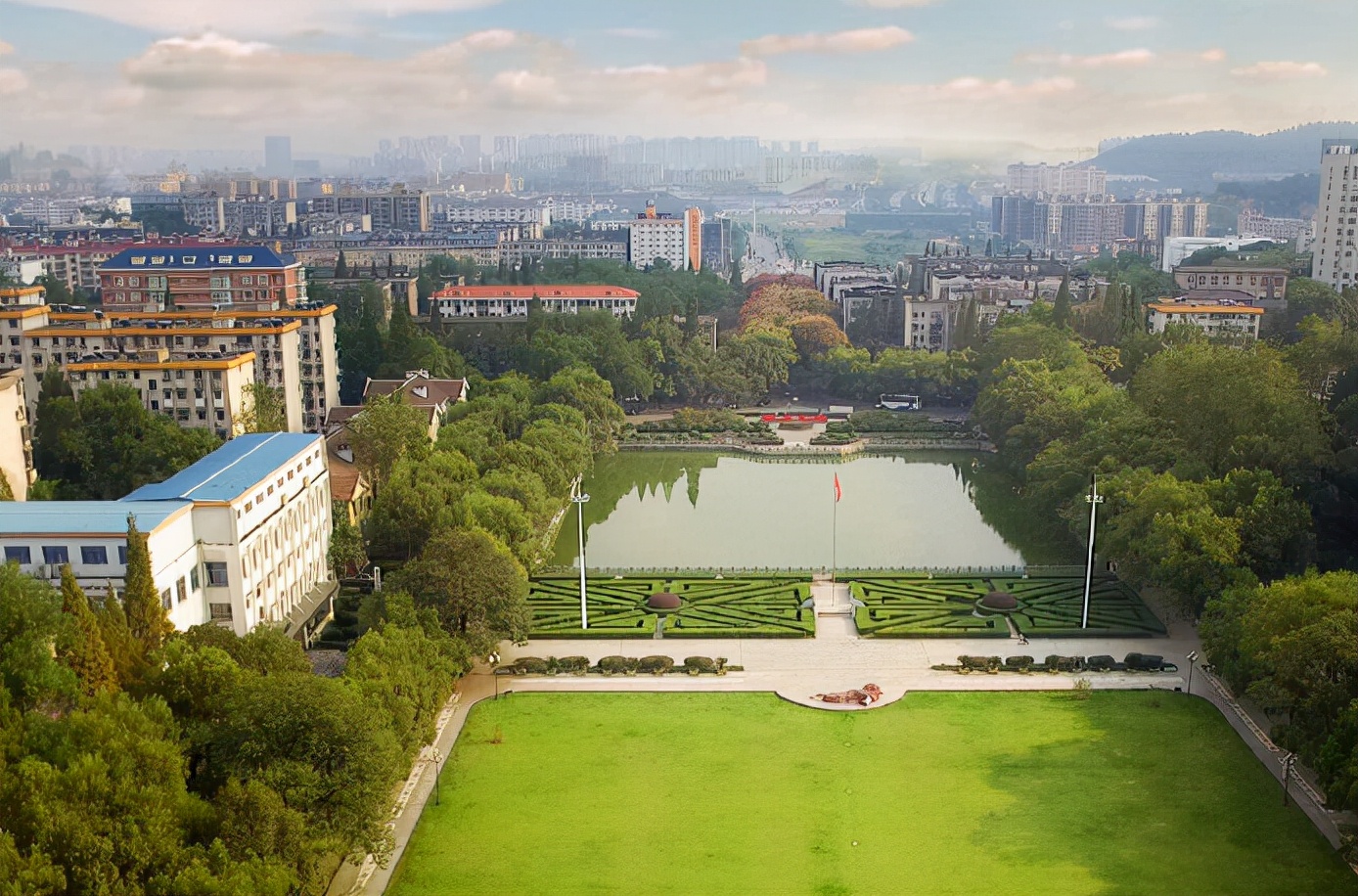 985名校宿舍被“嫌弃”，环境又破又差，新生看完不太想住了