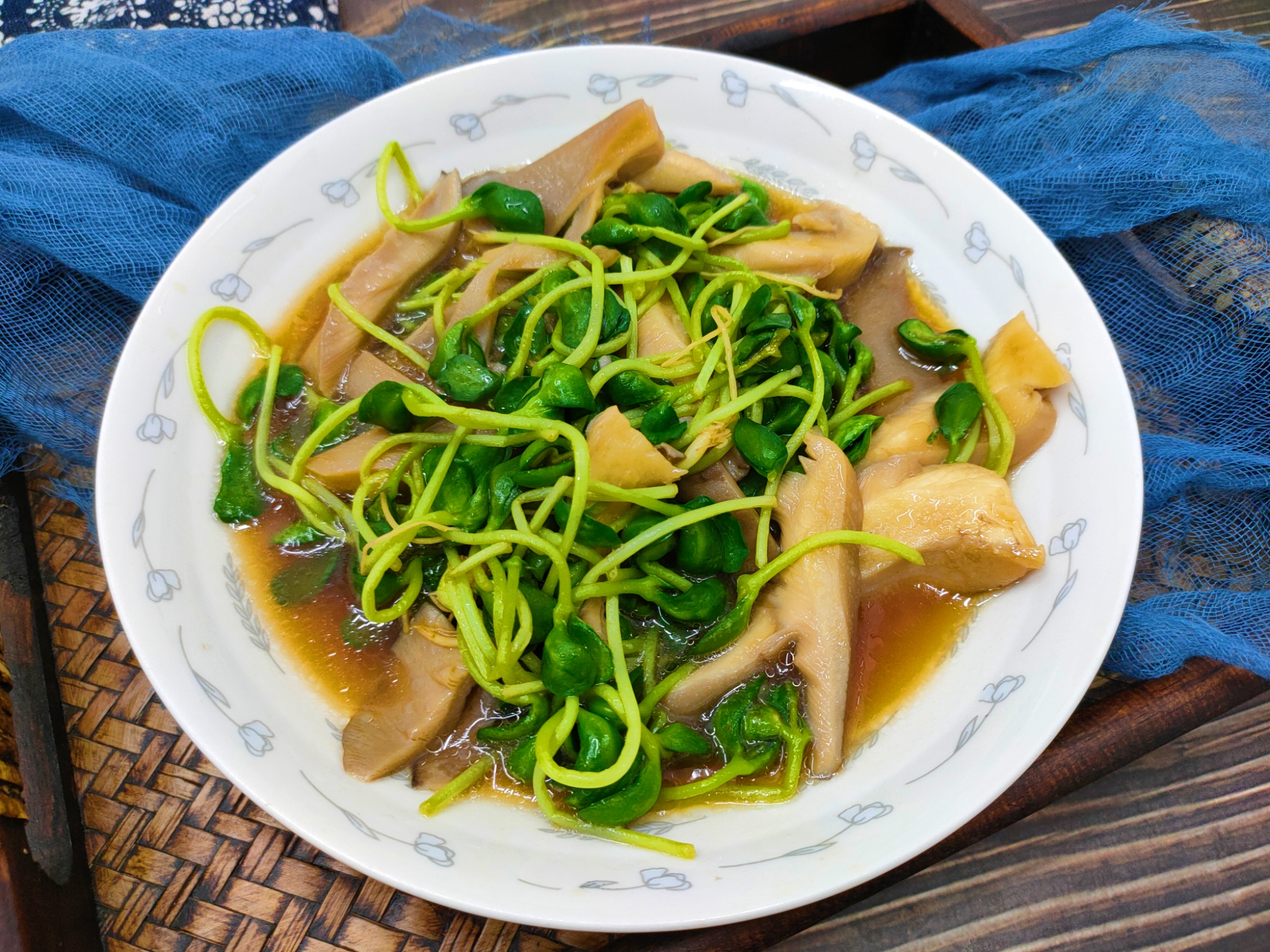 立夏后豆苗这样做，清爽鲜嫩超好吃！