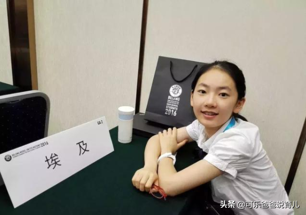 袁嘉玮的高考作文（两位高考状元不约而同推荐）