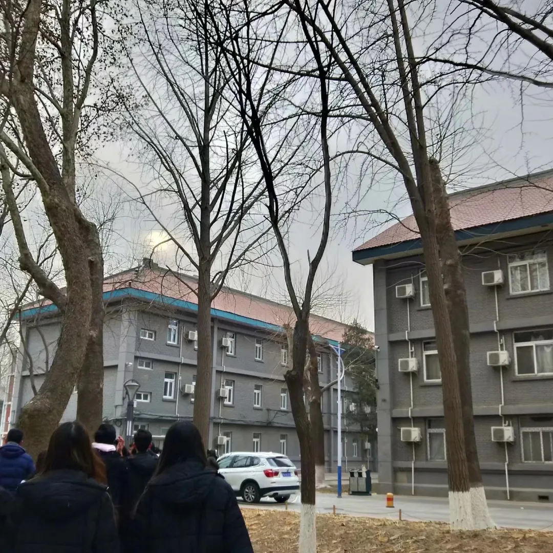 上岸学姐告诉你:播音主持校考需要注意什么?面试服装如何搭配?