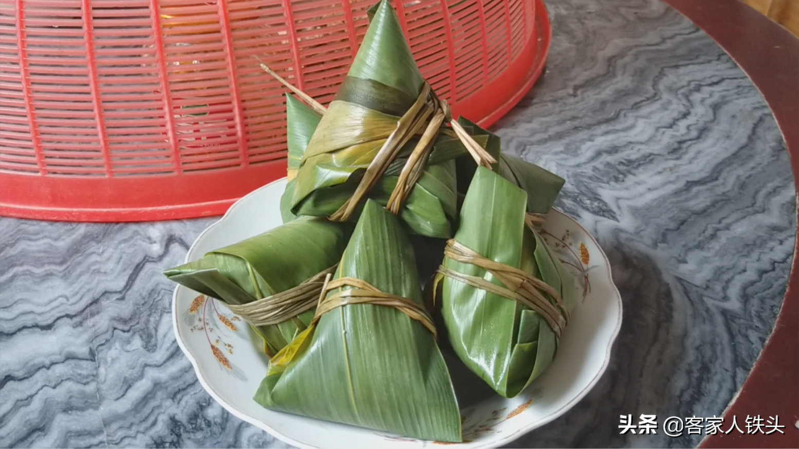 咸粽子的做法和配料窍门(鲜香咸粽，料多技巧全)
