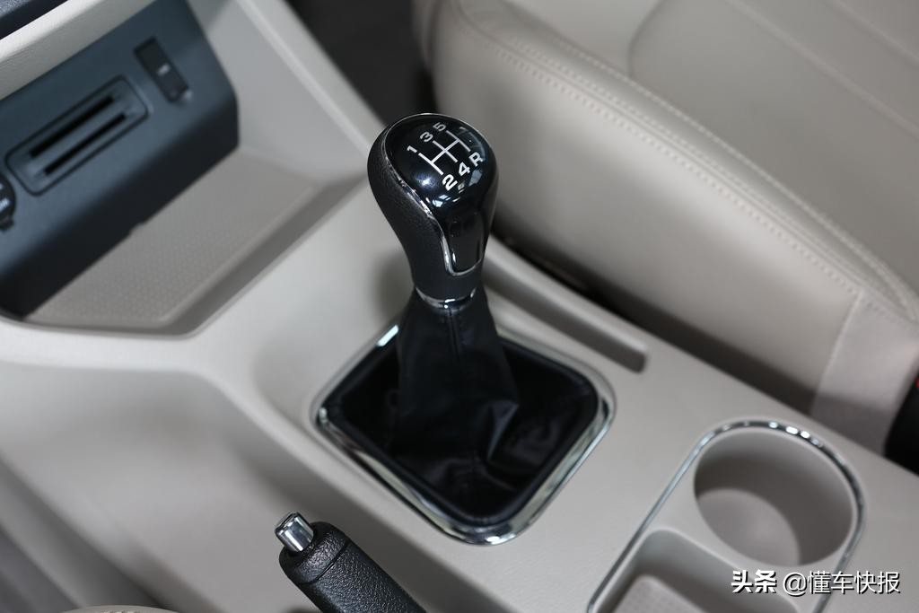 10万元的售价头等舱的享受 东风风行菱智M5车型解读