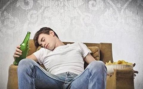 酒问｜宿醉后，第二天怎么做才能缓解不适感？怎么解酒最快最有效？