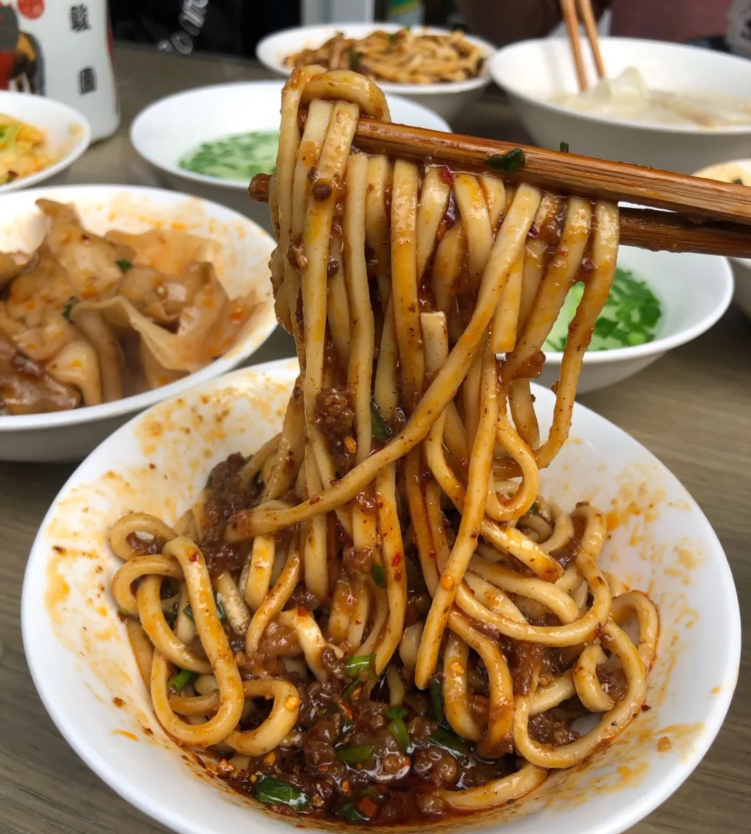 吃过请举手！成都这家老面馆，传承的不只是味道！脆绍面真的香