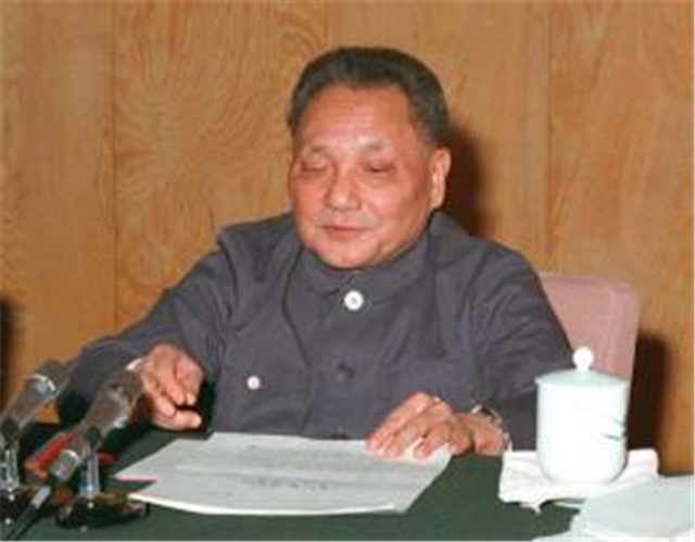 1985年，邓小平百万大裁军的背后深意
