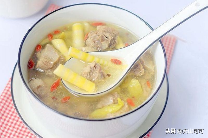 鸭子用什么食材煲汤最好(鸭子用什么食材煲汤最好吃)