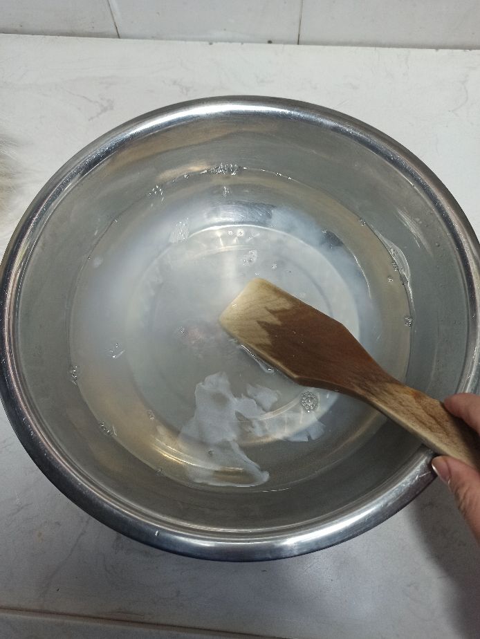 干洗店是如何水洗皮草，为大家分享一下。