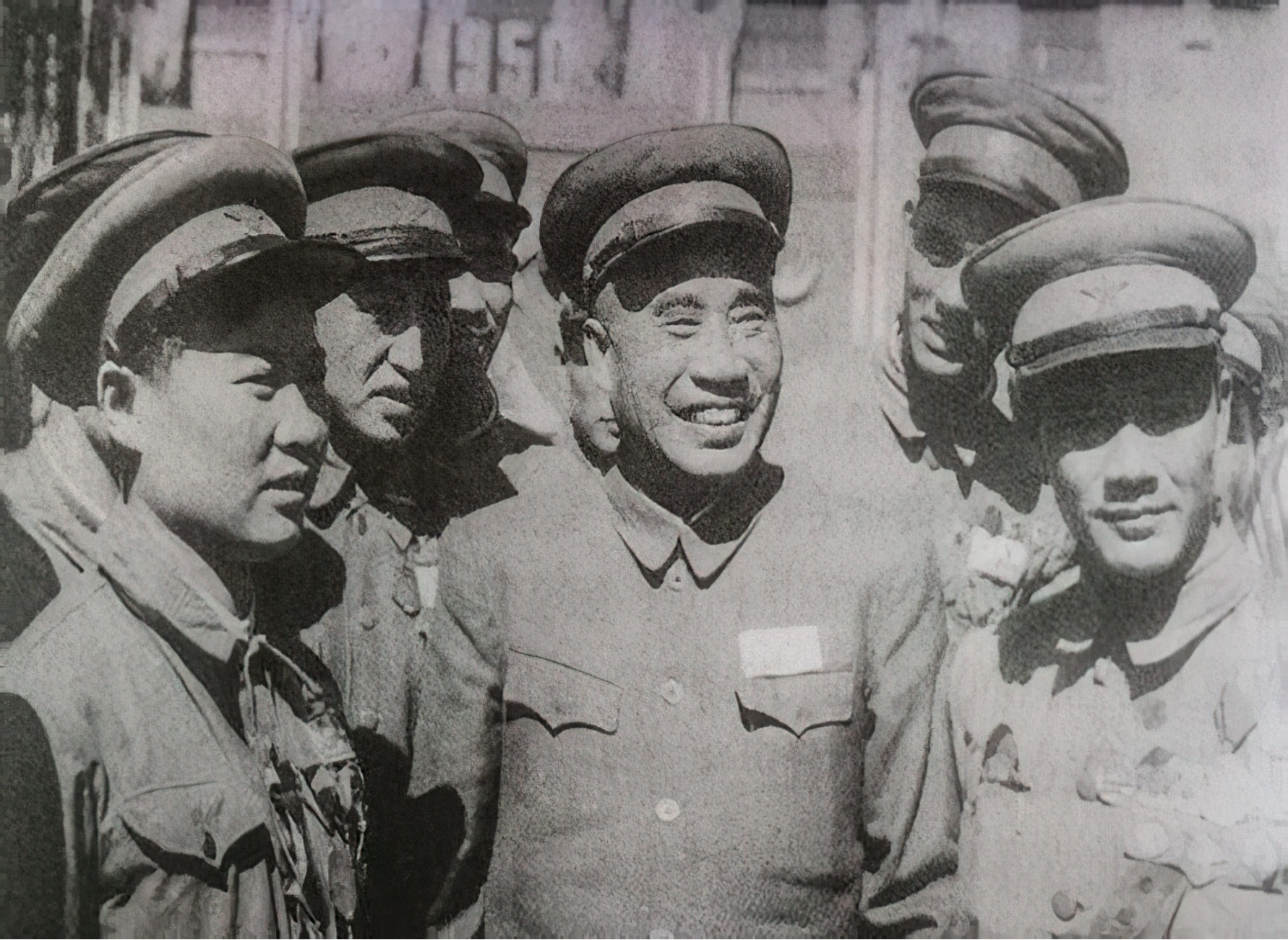 1945年，14岁少女虚报年龄乔装成男孩参军，立下特等功，后来咋样