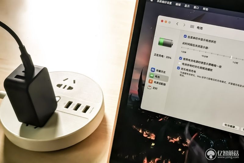 解决充电烦恼选绿联65W氮化镓三口充电器