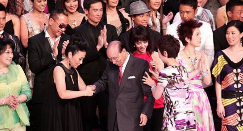 6000多座逸夫楼，一些楼的“逸”字少了一点，学校已征得本人同意