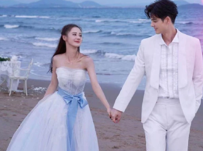 44岁郭品超官宣婚讯！与小19岁女友海边拍婚纱照，已在北京买婚房