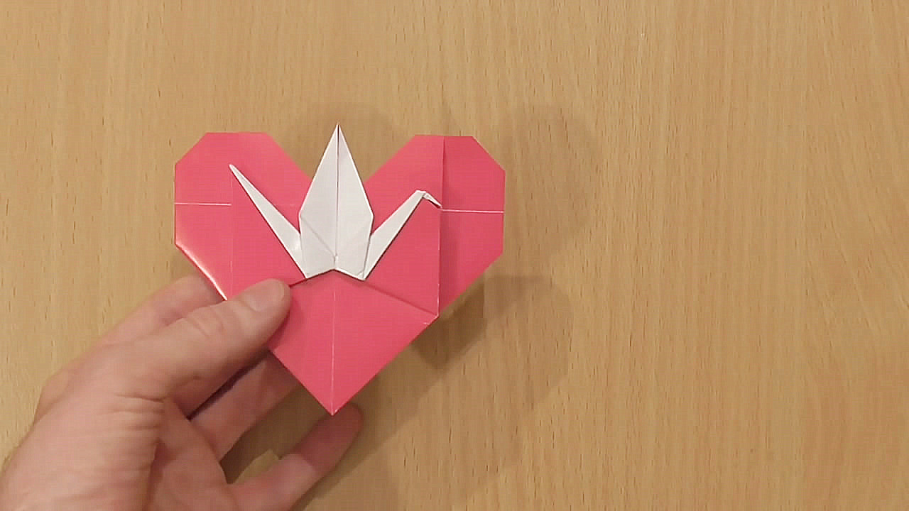 手工折纸小妙招,带你学习如何制作心形千纸鹤的方法,创意十足