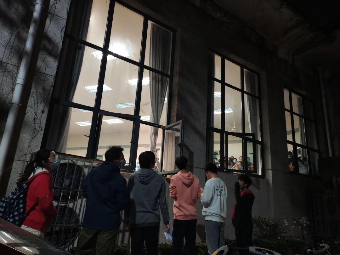 武大最火的“恋爱讲座”，首次公开课程内容，难怪学生翻墙也要听