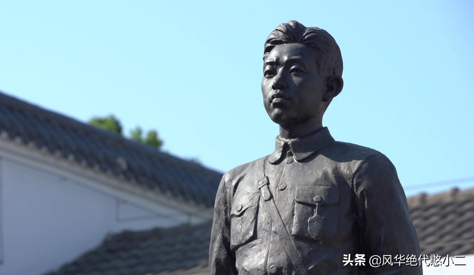 一张染血的照片：坚守53年将遗腹子抚养成人，死后终与丈夫同穴