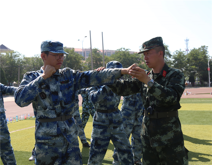 军训正当时，为青春披上迷彩色