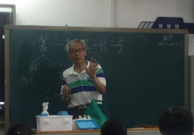 高考语文146分的神仙卷面长啥样？字迹如印刷体，老师不忍扣分