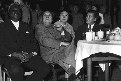 西哈努克在中国帮助下复国，问如何偿还？毛主席：我们不是军火商