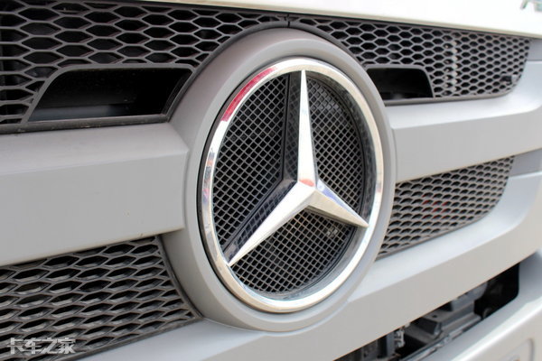 国内众多车企争相模仿,驾驶室堪称一代经典,详解奔驰mp3重卡