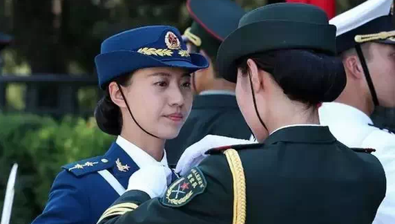 2021年女兵即将开始招生，门槛低至“高中”，想当兵的姑娘别错过