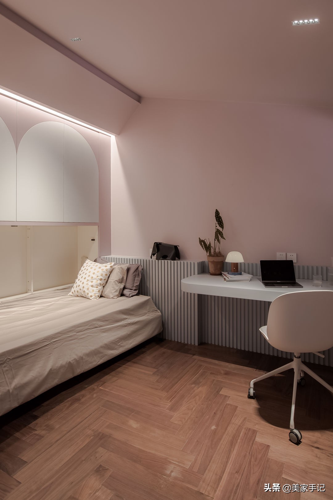 成都夫妻家中的高级场面：凭一个楼梯就圈粉无数，职住一体太爽了