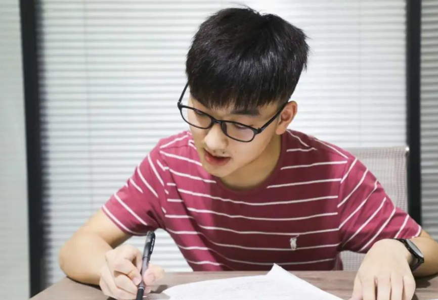 2021高考生迎来喜讯，录取分数线或降低，“捡漏”的好时机到来了