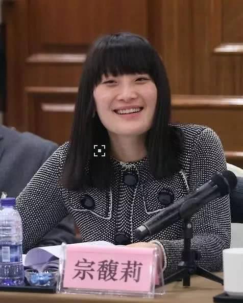 至今未婚的6位“豪门千金”，各有各的苦衷，最大59岁，最小34岁