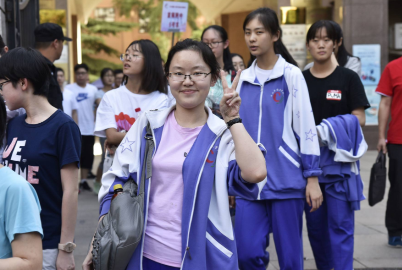 2021高考生迎来喜讯，录取分数线或降低，“捡漏”的好时机到来了