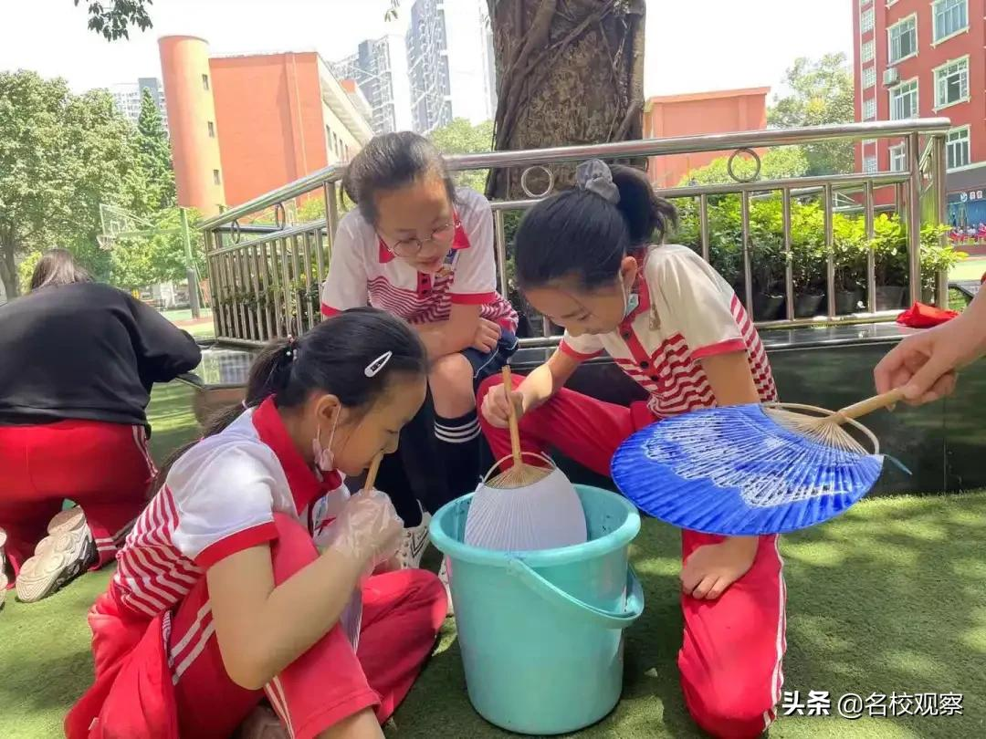 走进成都新世纪外国语，走进扎染世界，感受中华魅力