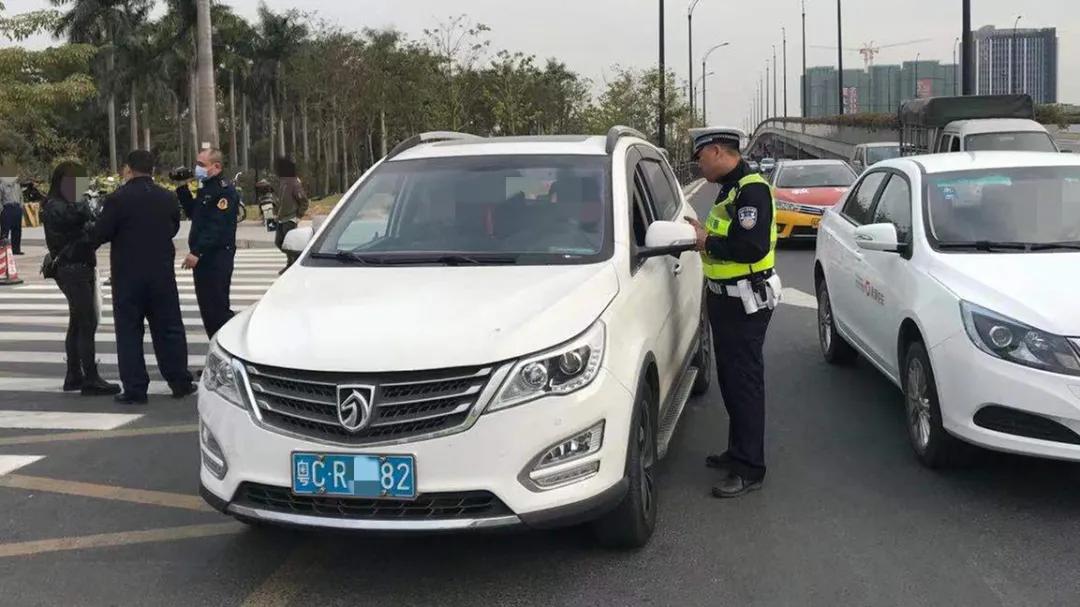 网约车司机不是随便能当，没有相关证件即属违法！这些司机已损失好几万！