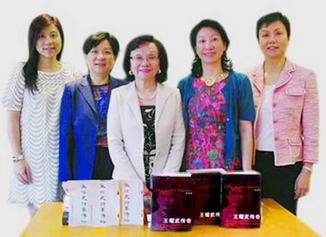 王耀武的后代过得怎么样？女儿生下“五朵金花”