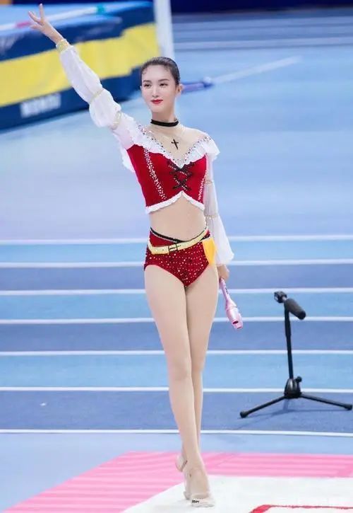 “北舞校花”金晨的蜕变史，她身后的绯闻男友，远不止张继科一个