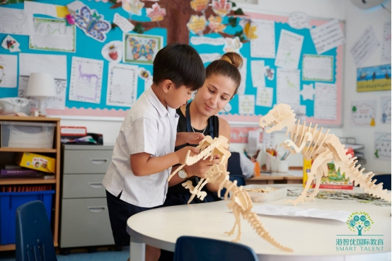 在香港哈罗国际学校，有普通中产家庭孩子吗？