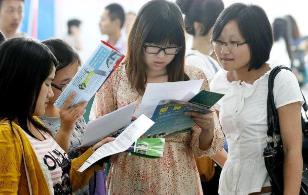 国企“中国烟草”公开招聘，年薪高达6位数，三类学生可优先录取