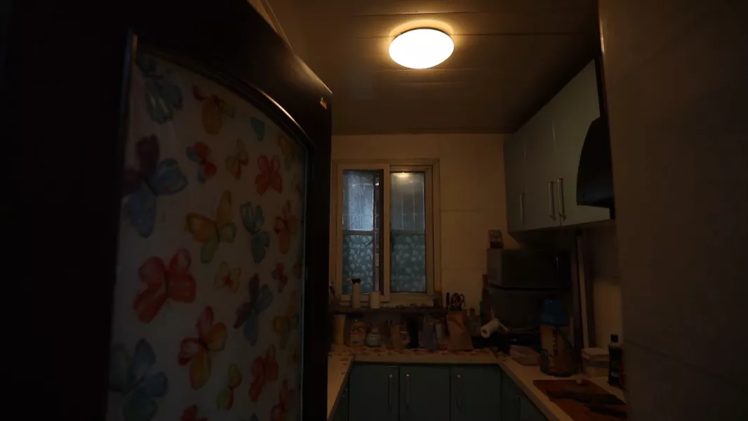 这房子暗得我看不下去了！改造之后变八口阳光之家