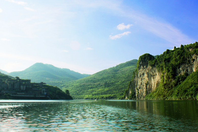 湖南自驾游最佳路线图（湖南旅游十大必去景区自驾游线路图）