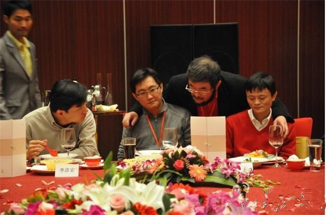 吴鹰:一手压着2位首富,这位神秘大胡子,江湖地位依旧没变