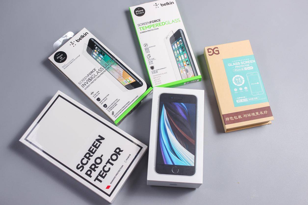 10倍价格差距是智商税么？四款iPhone SE 2钢化膜横评