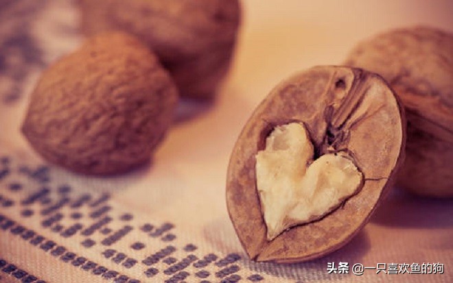 异地恋，熬过了就是一辈子 异地恋怕的从来就不是距离，而是两颗紧紧依偎的心图片