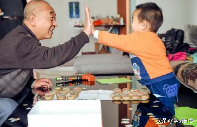 “亲孙和外孙”的区别在哪？一听老人说出答案，宝妈表示扎心了