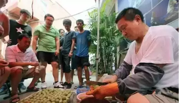 文玩市场骗局，骗的就是你啊！这几样东西千万别靠近！